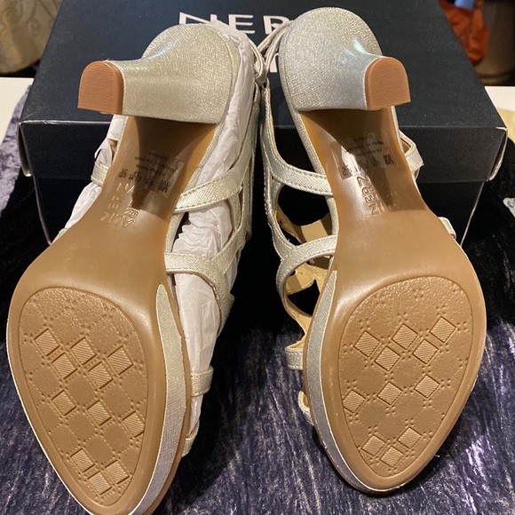 NWT Naturalizer “Danya” Strappy size 8W - Picture 4 of 5